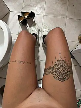 Thegirlofthemirror - Doggy con tacchi