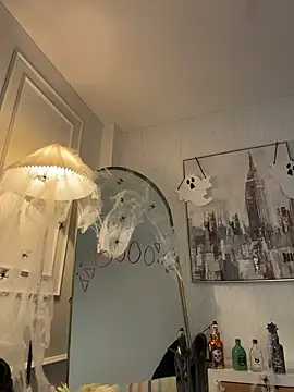 HoneyMollyX - SQUIRT IN THE BATHROOM