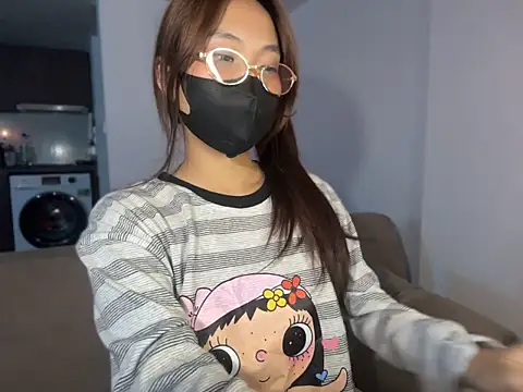 Phuong_Bee - finger in pussy