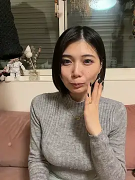 Inori0512 - トップス脱いで
