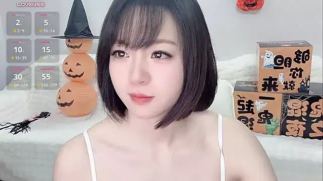 Lucy-8 - 换上护士服，帮哥哥的鸡鸡按摩