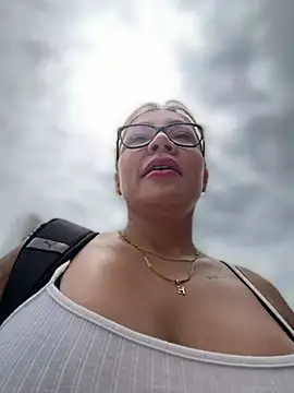 DIANITA_1988 - Boobs on display in a strange supermarke