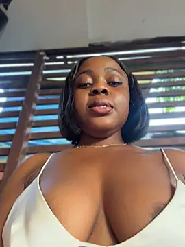 __tash - Pussy wind open& fingering in public 😈