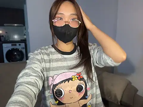 Phuong_Bee - finger in pussy