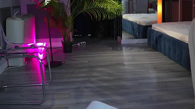 MissMeganMoon - Doggy pose pussy play 😈
