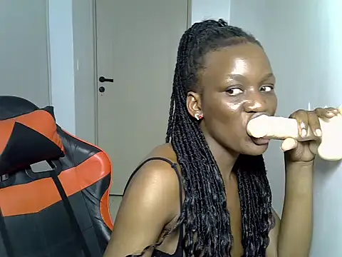 Spot_curvy - blowjob and striptease