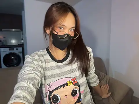 Phuong_Bee - finger in pussy