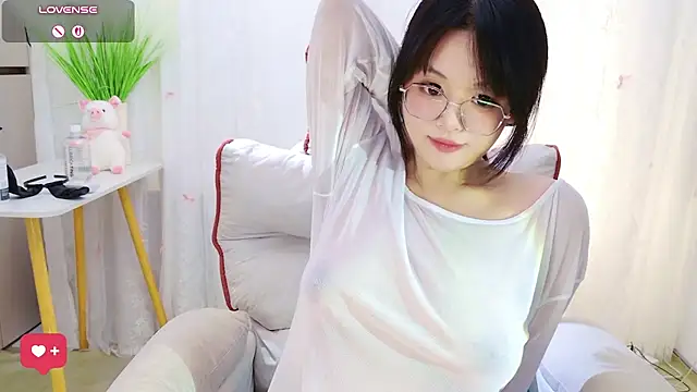 QiQi-Big - 小狗趴掰开小穴