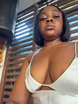 __tash - Pussy wind open& fingering in public 😈
