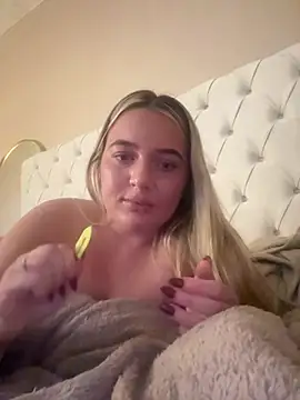 Oliviaabluee - boobs out 5 mins🩵