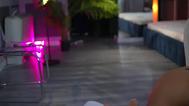 MissMeganMoon - Doggy pose pussy play 😈