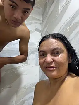 Horny-Mommy-Dirty - Doble penetración
