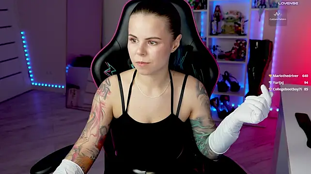QueenAliceX - Give me pleasure