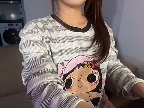 Phuong_Bee - finger in pussy