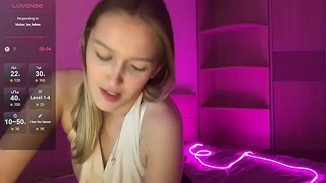 HelaScott - show cute bra