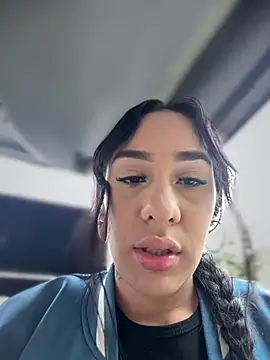 __IRIS__ - Uncover my tits here in public and play