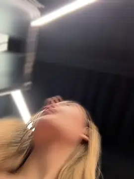 Kloe__t18 - Rife dildo in the bathroom of gym