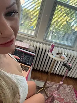 LoveShae_ - panties offf + spread my holes ;)