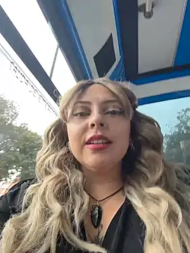 Bela-outdoor - Flash tit in public,naugthy