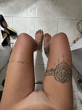 Thegirlofthemirror - Doggy con tacchi