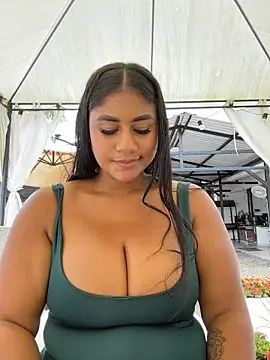 NayTorres - FULL NAKED + SPANK ASS IN PUBLIC