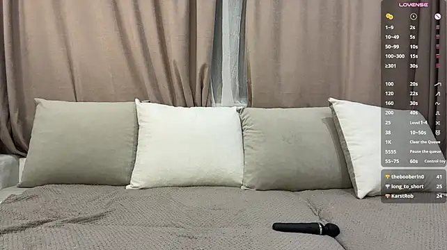Honey_Alicia - Play with my shorts on my butt