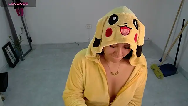 Soniafuckboobs - flash tits