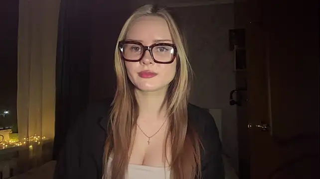 IsabelleAssing - show outfit and spin around