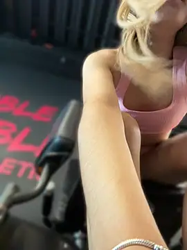 Kloe__t18 - Rife dildo in the bathroom of gym