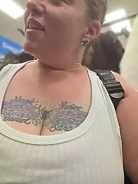 Julimonroe - Edge me in public 😈