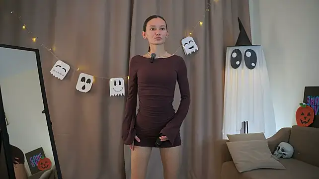ThereseTonetti - look under the dress