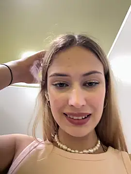 Blonde_exe - top off+shake next entrance mall wc