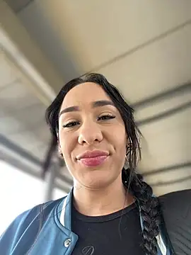 __IRIS__ - Uncover my tits here in public and play