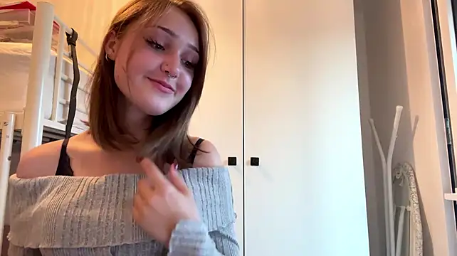 Sereneglowz - Little belly tease🤍