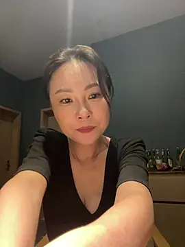 Eva10069 - 跟朋友出门旅游，酒店🏨家庭房勾引朋友老公