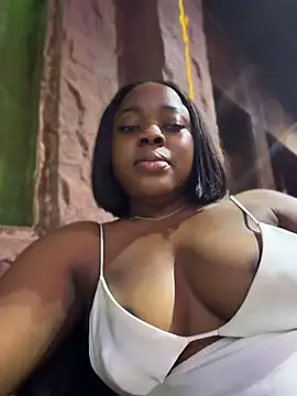 __tash - Pussy wind open& fingering in public 😈