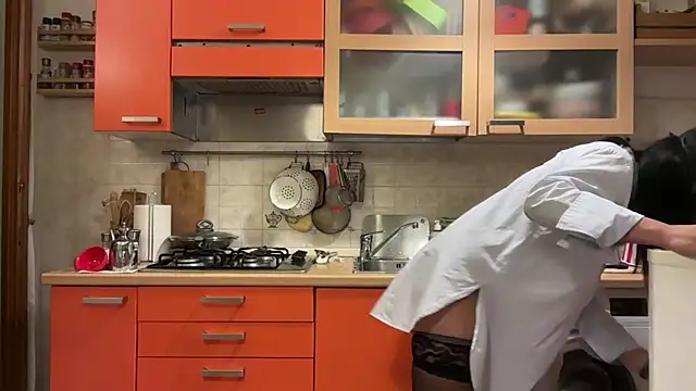 LasolitaAuri - I cook naked or only stockings, chooseLT