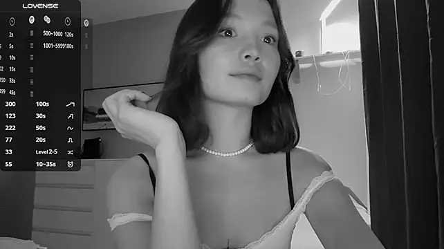RochelTrewhitt - bite my lips