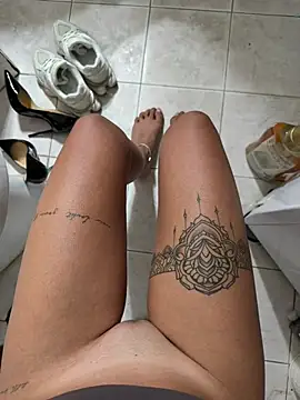 Thegirlofthemirror - Doggy con tacchi