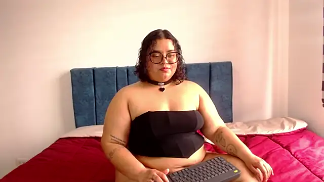 Mikaela_moreau - Oil on my boobs