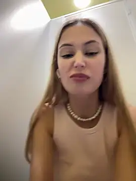 Blonde_exe - top off+shake next entrance mall wc