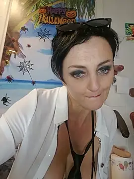 Lucillabollente - Fuck my Pussy on the W.C.🥵😈