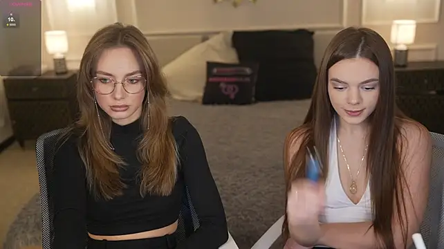 Zlata_Sky - finger in pussy