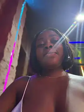 __tash - Pussy wind open& fingering in public 😈