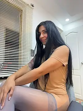 Meganmilk1 - fist in pussy