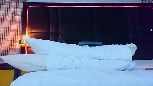 AlennaColeman - Flash boobs