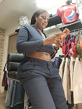 MAREIA_25 - HIDDEN CAM MAKE MY PUSSY SQUIRT ?