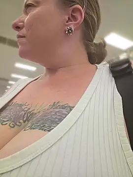 Julimonroe - Edge me in public 😈