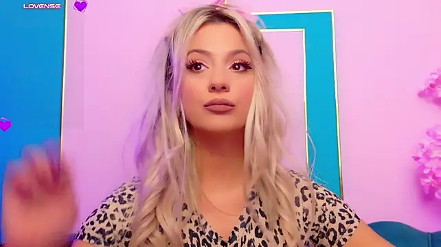 AriannaSins - 🔥 Strip me down and tease me 🔥