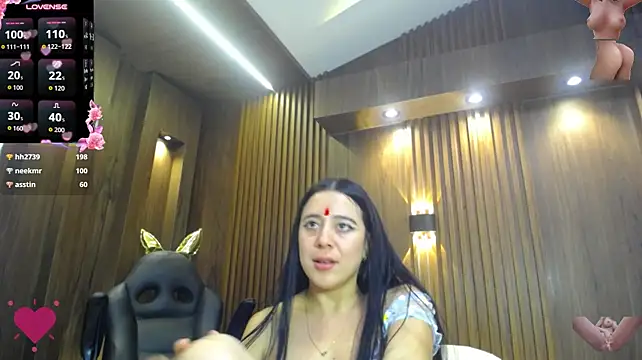 _tamara_priya_ - Tamara rubbed her clitoris
